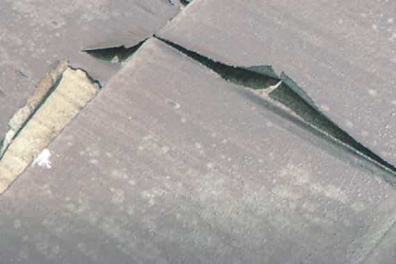 屋根の塗膜の剥離